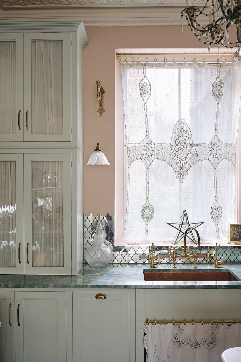 Pearl Lowe's New deVOL Kitchen and Bathroom in her Portobello Home 5 devol-classic-english-kitchen-pearl-lowe-portobello-london-house-nordroom4