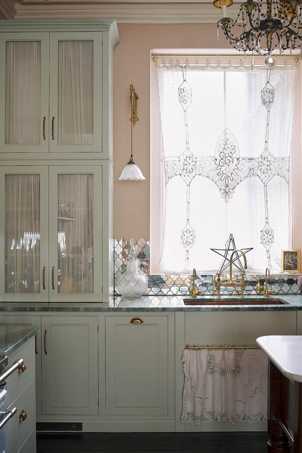 Pearl Lowe's New deVOL Kitchen and Bathroom in her Portobello Home 4 devol-classic-english-kitchen-pearl-lowe-portobello-london-house-nordroom5