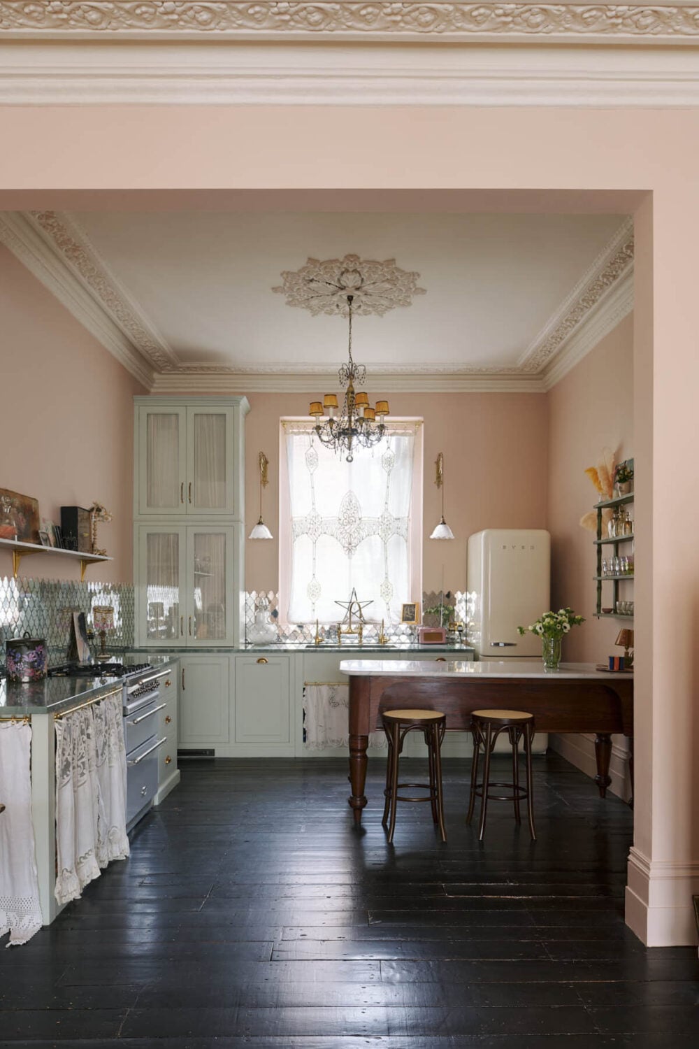 Trend Alert: The 'Soft Kitchen' is 2026's Coziest Interior Trend and It's Here to Stay 3 devol-classic-english-kitchen-pearl-lowe-portobello-london-house-nordroom8