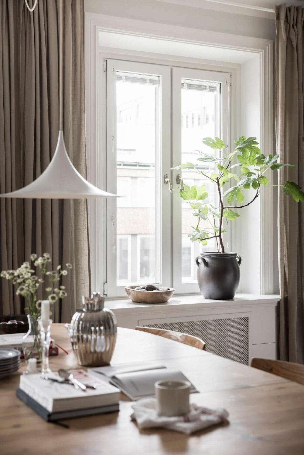 A Light Color Palette in a Stylish Renovated Late 19th Century Apartment 8 dining table detail