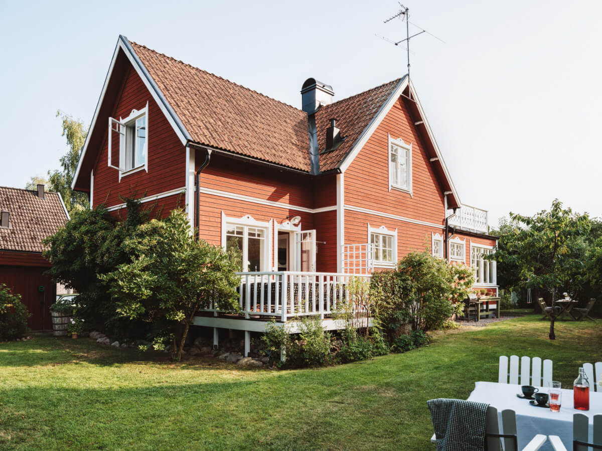 Light-Filled Rooms in a Charming 1907 Swedish Villa 35 garden swedish villa