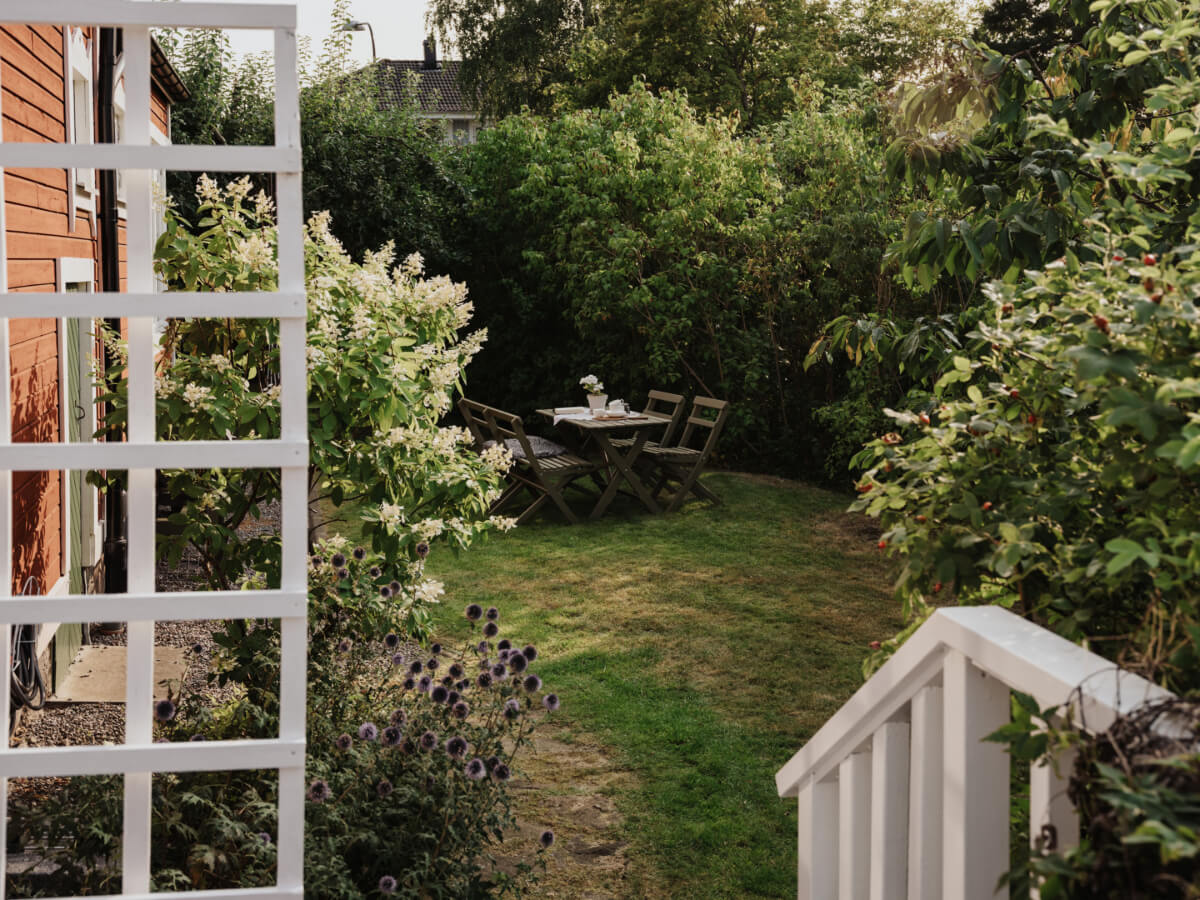 Light-Filled Rooms in a Charming 1907 Swedish Villa 37 garden