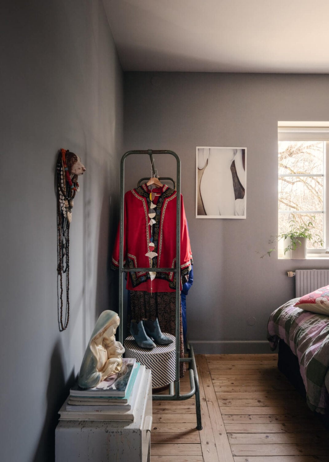 An Amazing Swedish House with Pink and Gray Rooms 25 gray bedroom