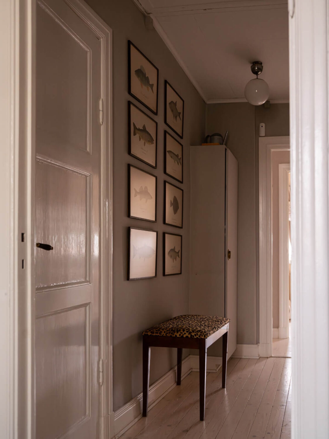 A Beautiful Renovated Family Home with a Charming Garden 21 gray hall