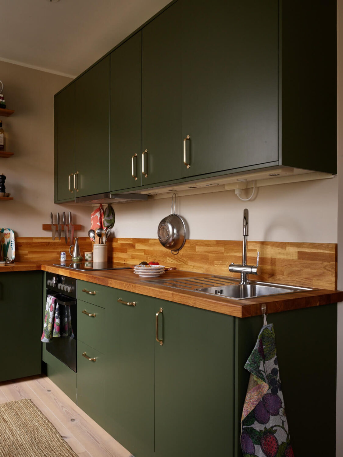 A Green Kitchen and a Pink Bedroom in a Charming Apartment 12 green kitchen wooden countertop