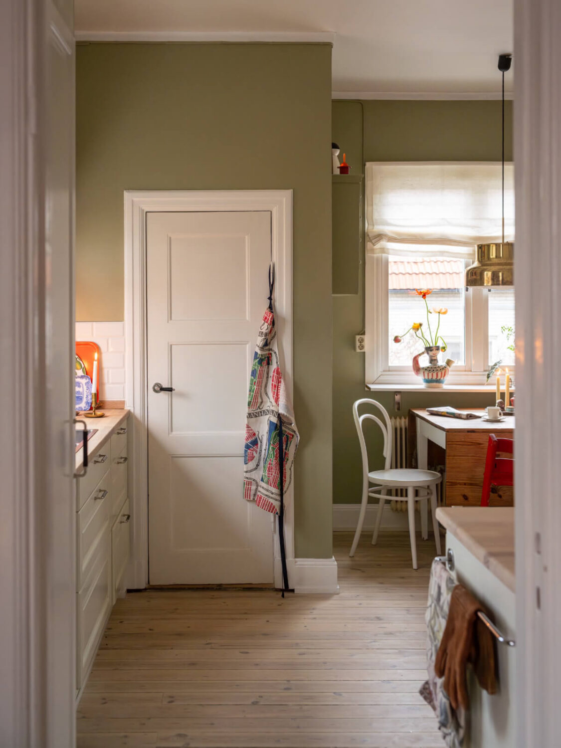 A Beautiful Renovated Family Home with a Charming Garden 10 green walls kitchen