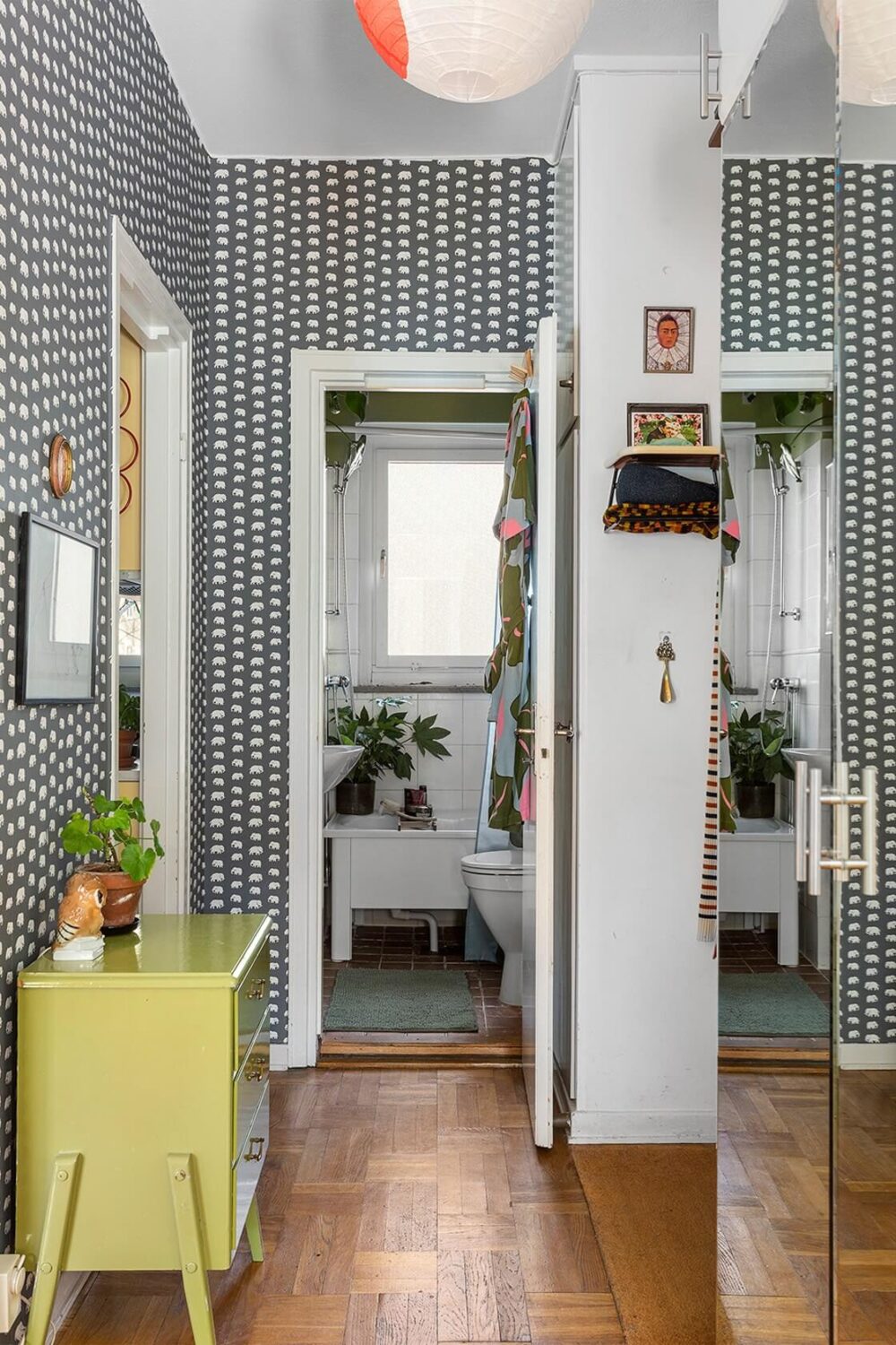 A Colorful 1940s Apartment in Stockholm 14 hall elephant wallpaper