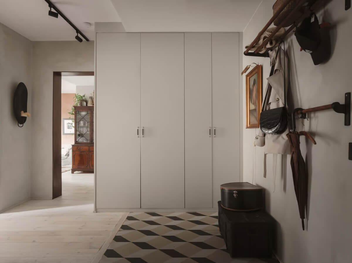 A Colored Sixth Wall May Be The Biggest Paint Trend in 2026 11 hall painted floorboards built-in wardrobes