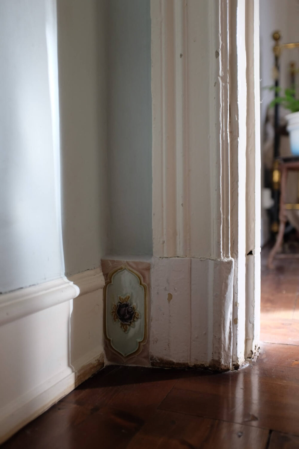 Time Has Stood Still in This Stockholm Studio Apartment 21 indian tile