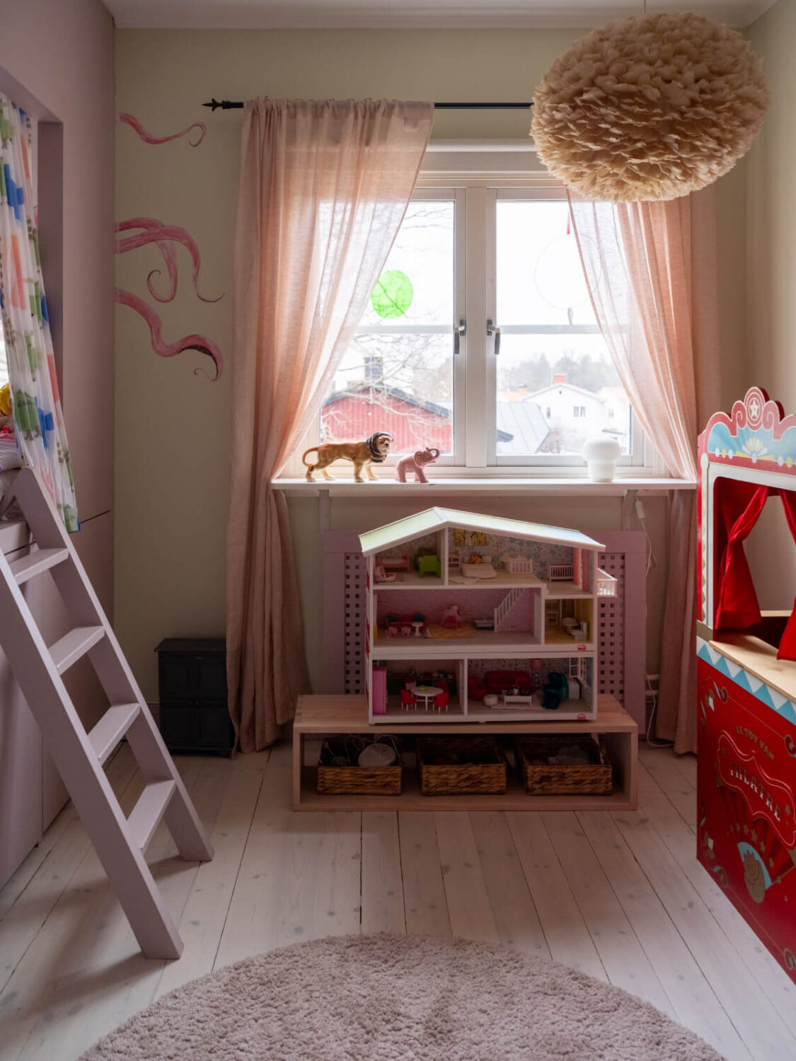 A Beautiful Renovated Family Home with a Charming Garden 30 kids bedroom