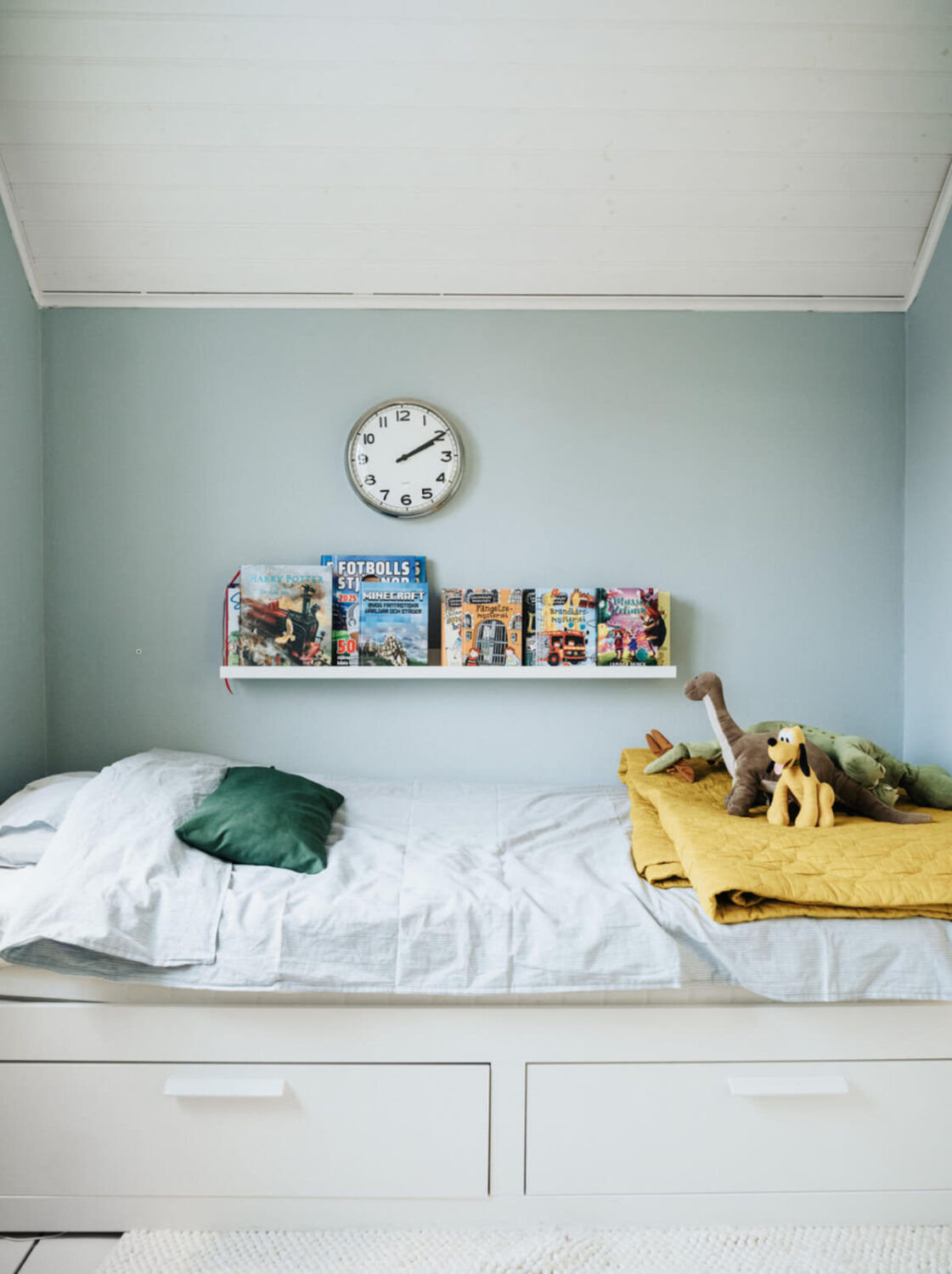 Light-Filled Rooms in a Charming 1907 Swedish Villa 30 kids-bedroom-storage-bed