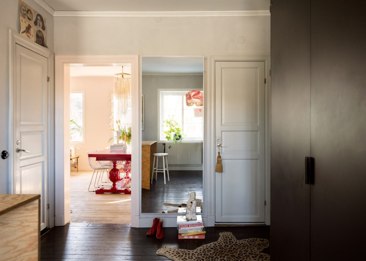 An Amazing Swedish House with Pink and Gray Rooms 15 kitchen large mirror