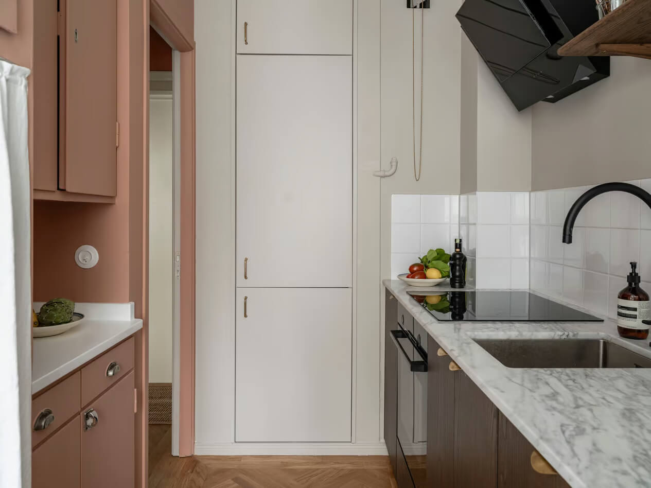 A Charming Small Apartment with a Cozy Bedroom Niche 13 kitchen original pink-painted built-in cabinets