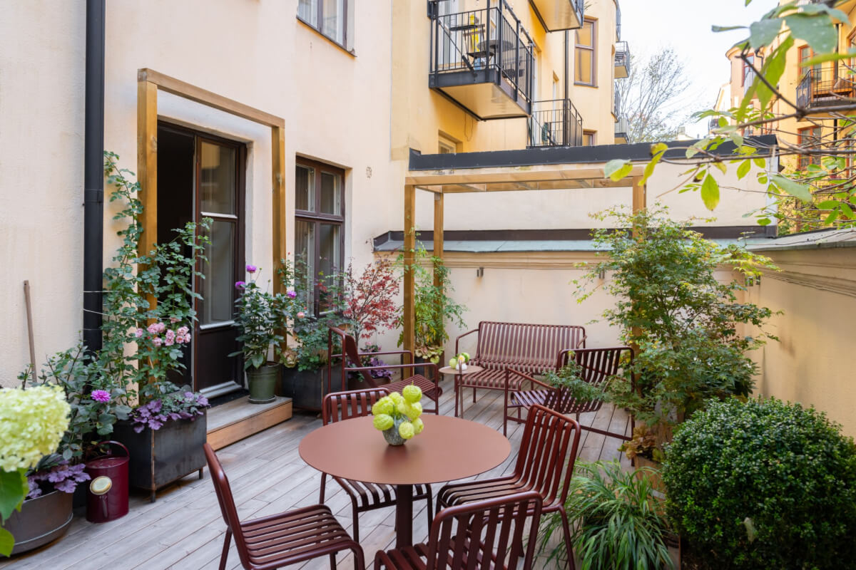Hotel-Style Interiors in a Late 19th Century Apartment in Stockholm 12 large courtyard terrace