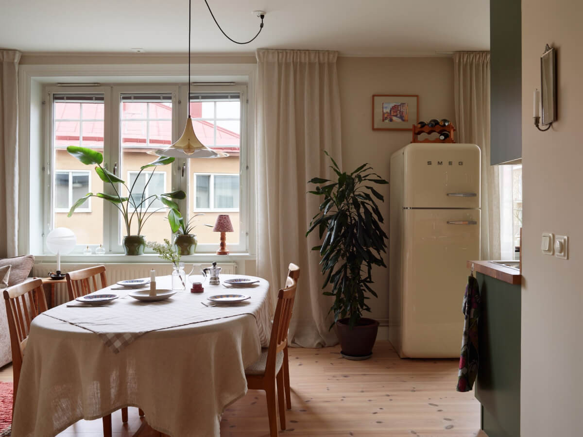 A Green Kitchen and a Pink Bedroom in a Charming Apartment 7 large dining table
