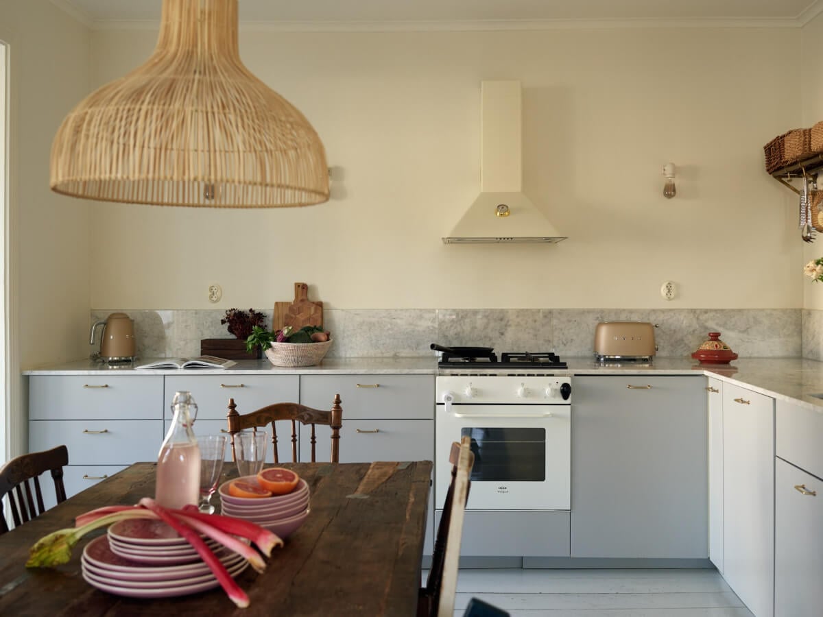 Light-Filled Rooms and a Charming Veranda in a Swedish Apartment 12 light gray kitchen