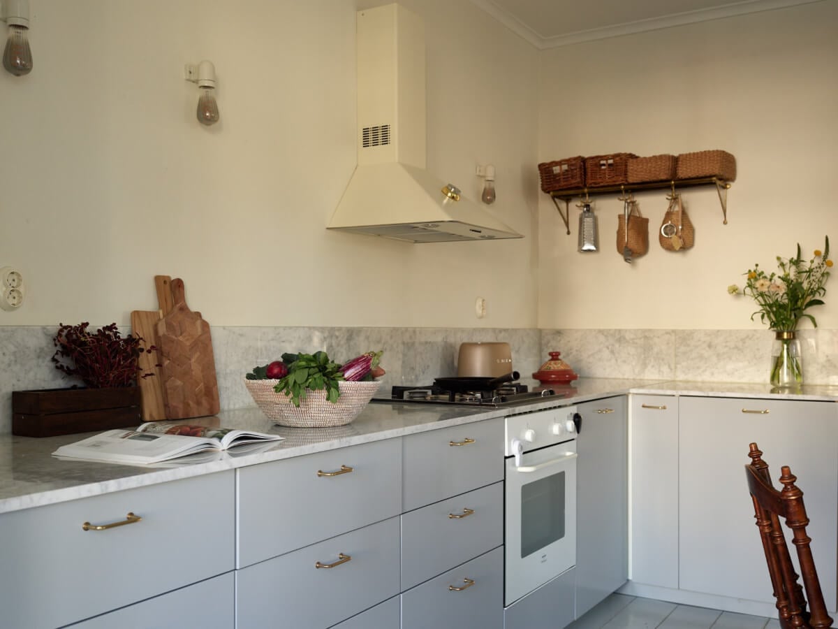 Light-Filled Rooms and a Charming Veranda in a Swedish Apartment 11 light gray kitchen shelf