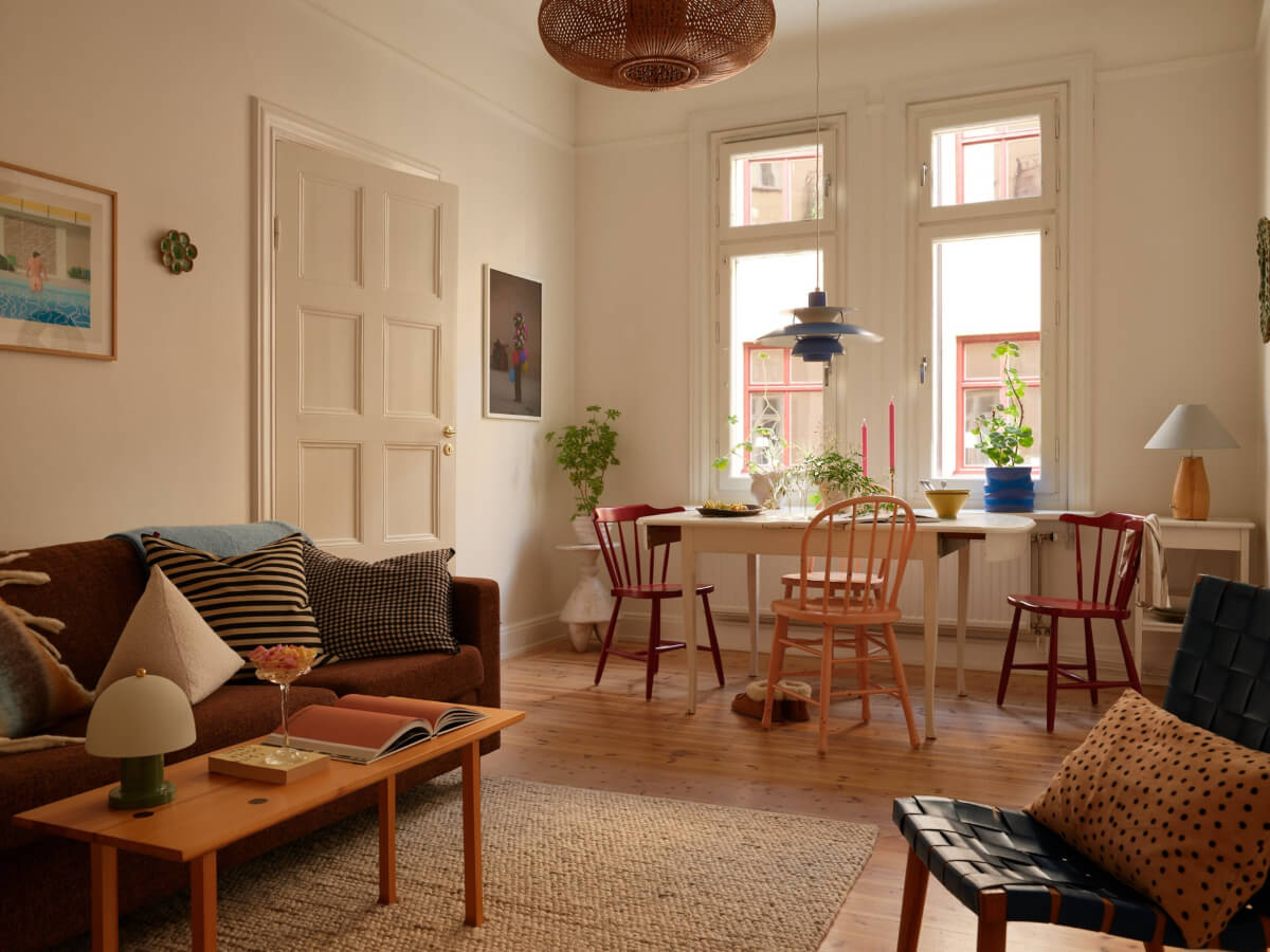 Revisiting a Bright Scandi Apartment with a Gray Kitchen 1 light living room
