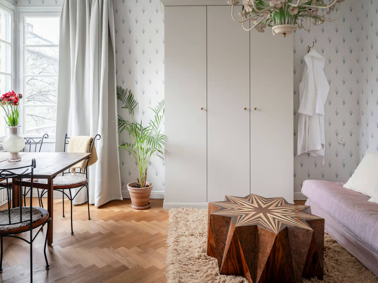 A Charming Small Apartment with a Cozy Bedroom Niche 2 living room blue wallpaper herringbone parquet gray wardrobes