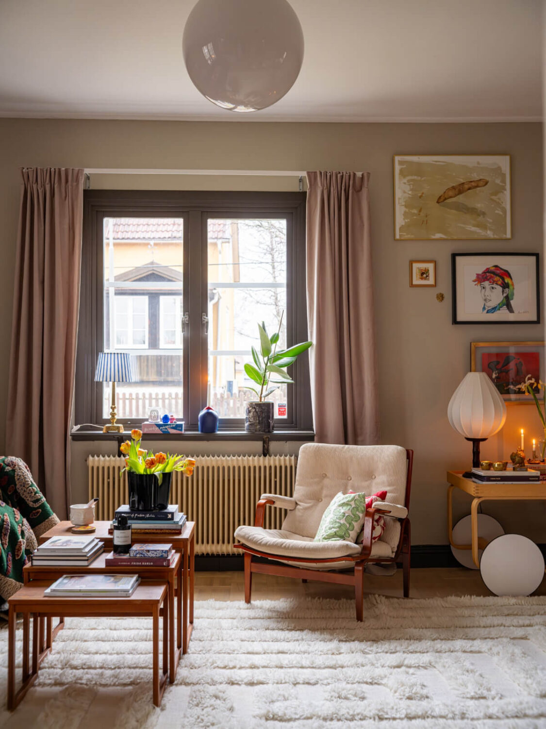 A Beautiful Renovated Family Home with a Charming Garden 4 living room detail