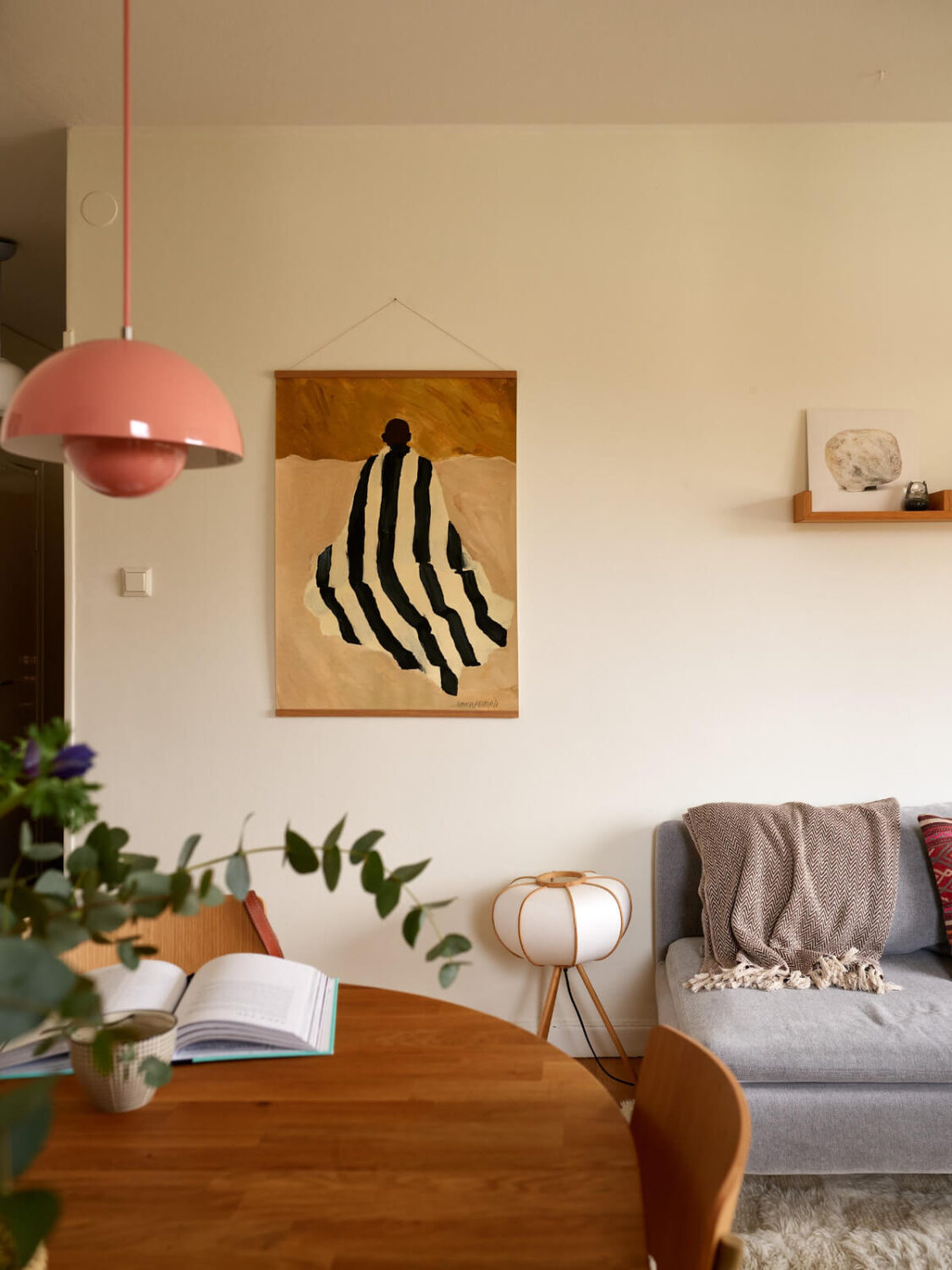 A Renovated 1940s Apartment with Colorful Bedrooms 4 living room detail