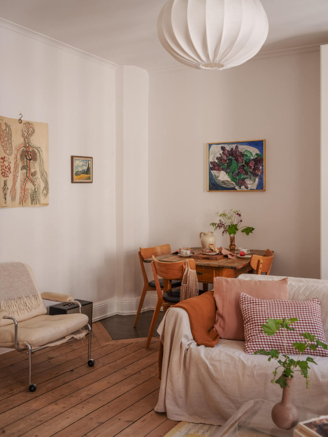 A Small Apartment with Rustic Floorboards and Beige Walls 6 living room rustic wooden table
