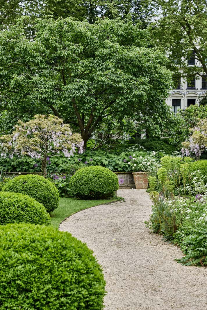 A Contemporary Architect-Designed Duplex Within a Grand Victorian Terrace 23 lush green communal garden A Contemporary Architect-Designed Duplex Within a Grand Victorian Terrace