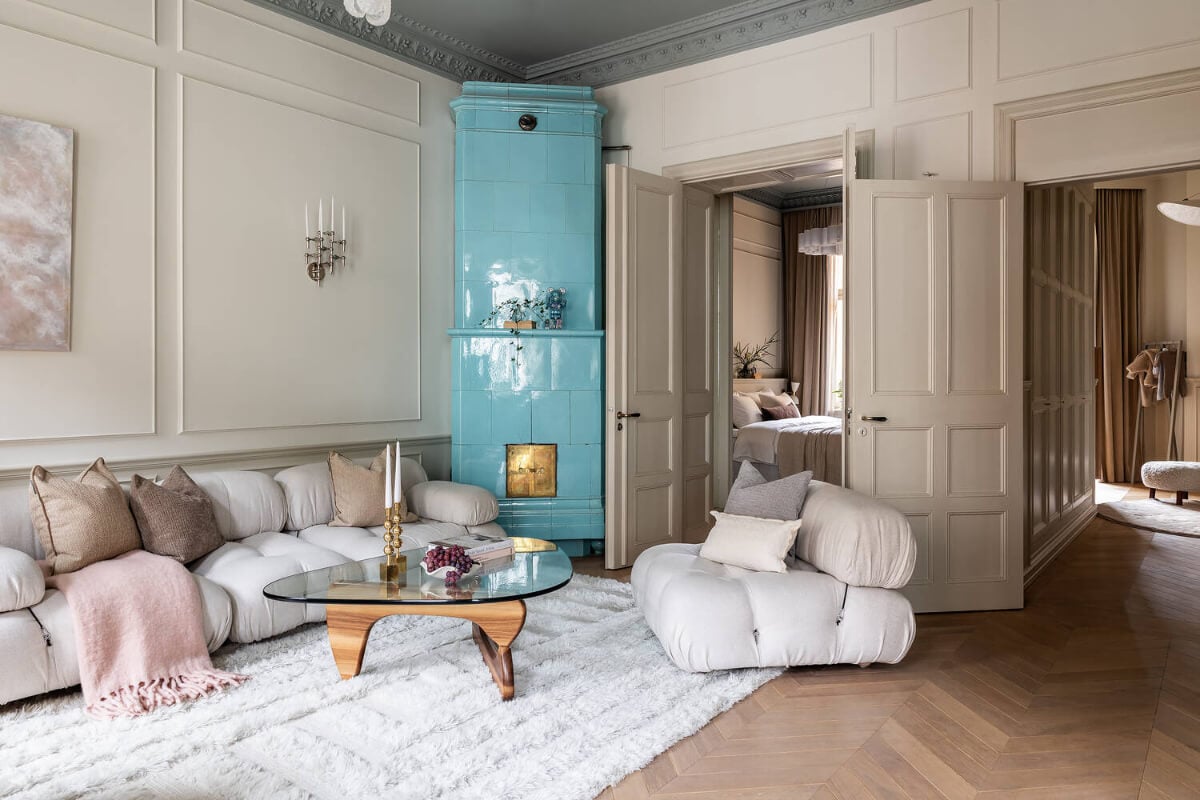 A Luxurious Stockholm Apartment with Period Features and a Blue Fireplace 3 luxurious scandinavian apartment blue fireplace