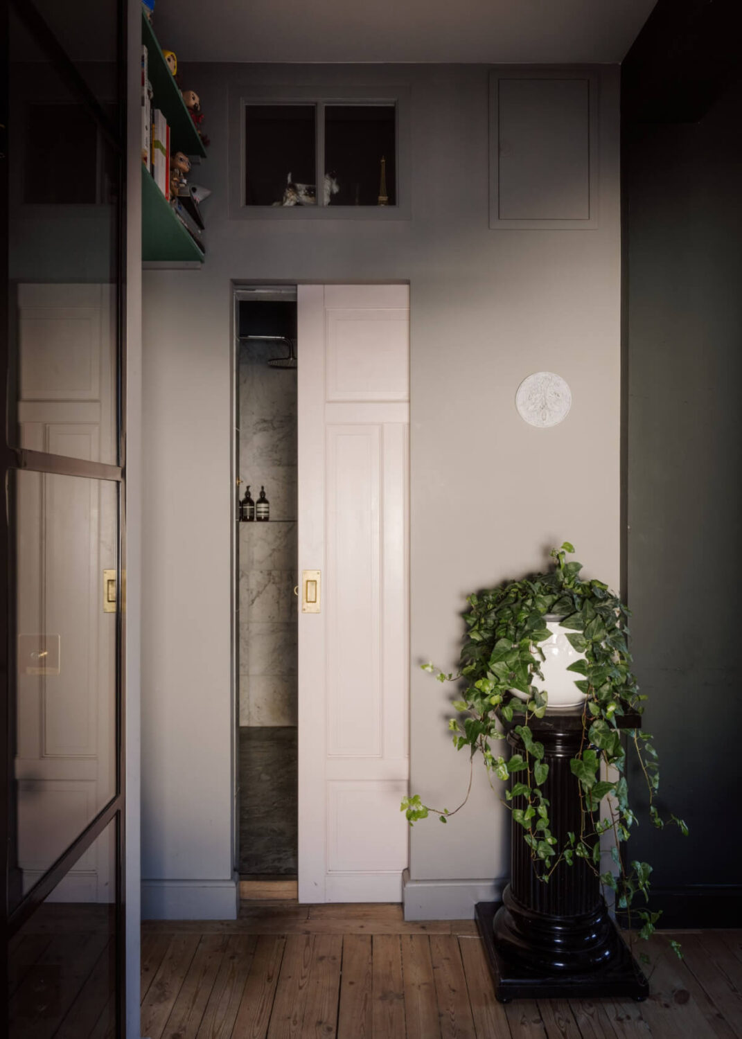 An Amazing Swedish House with Pink and Gray Rooms 27 pocket door bathroom