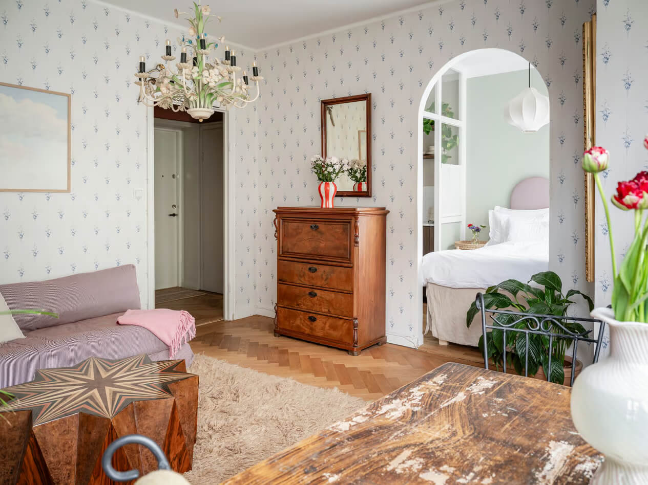 A Charming Small Apartment with a Cozy Bedroom Niche 3 romantic apartment blue wallpaper arched doorway bedroom