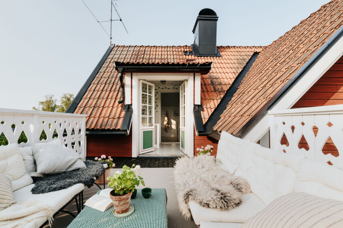 Light-Filled Rooms in a Charming 1907 Swedish Villa 34 roof terrace