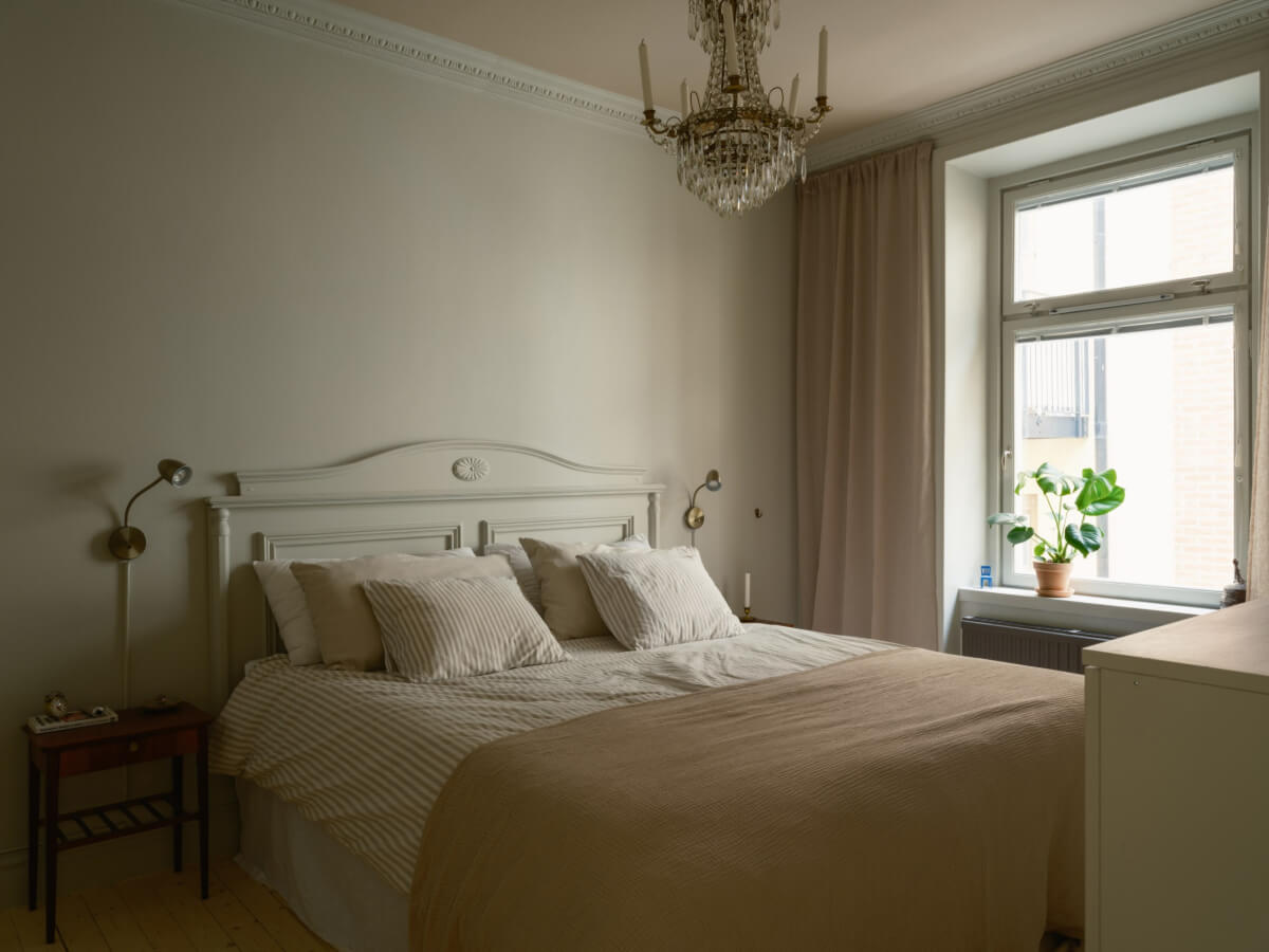 A Serene 19th Century Apartment with a Deep Red Kitchen 14 serene bedroom
