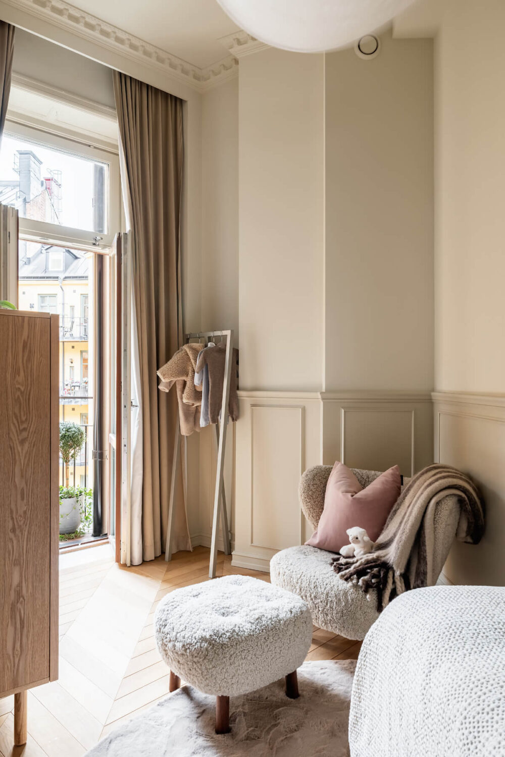 A Luxurious Stockholm Apartment with Period Features and a Blue Fireplace 18 serene childrens room with balcony