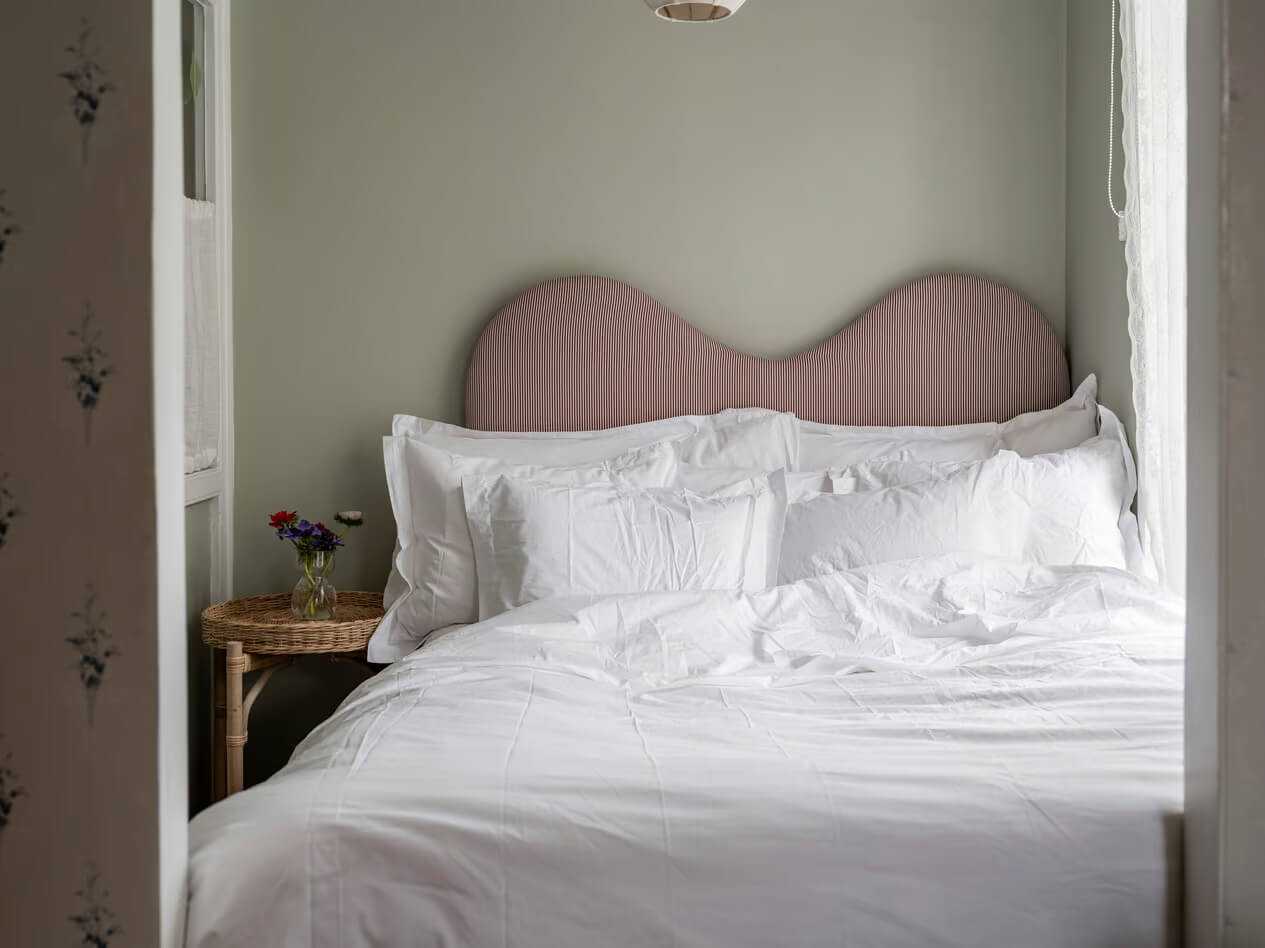 A Charming Small Apartment with a Cozy Bedroom Niche 8 striped wavy headboard