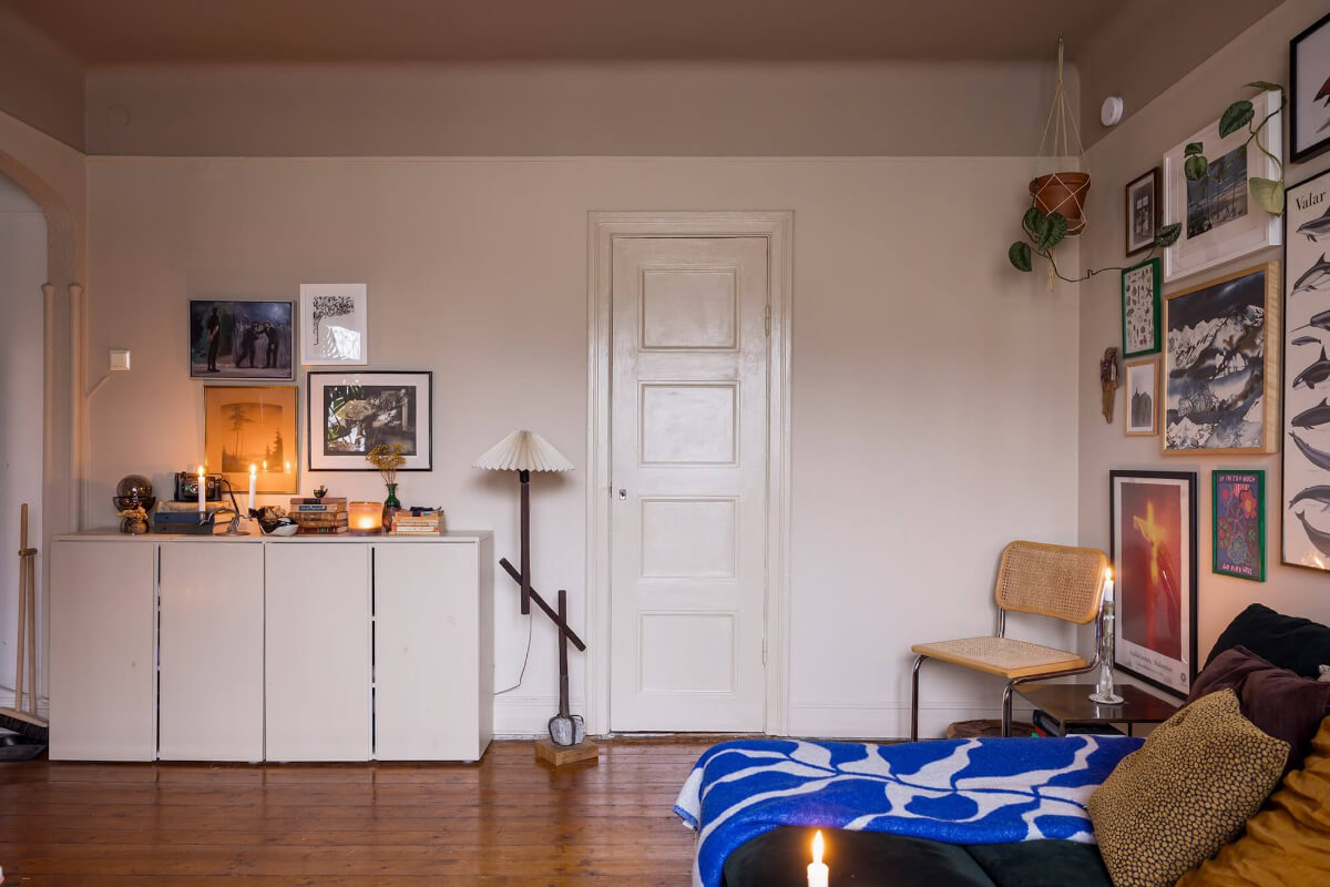 A Cozy Studio Apartment in a 1930s Building 5 studio apartment gray painted ceiling