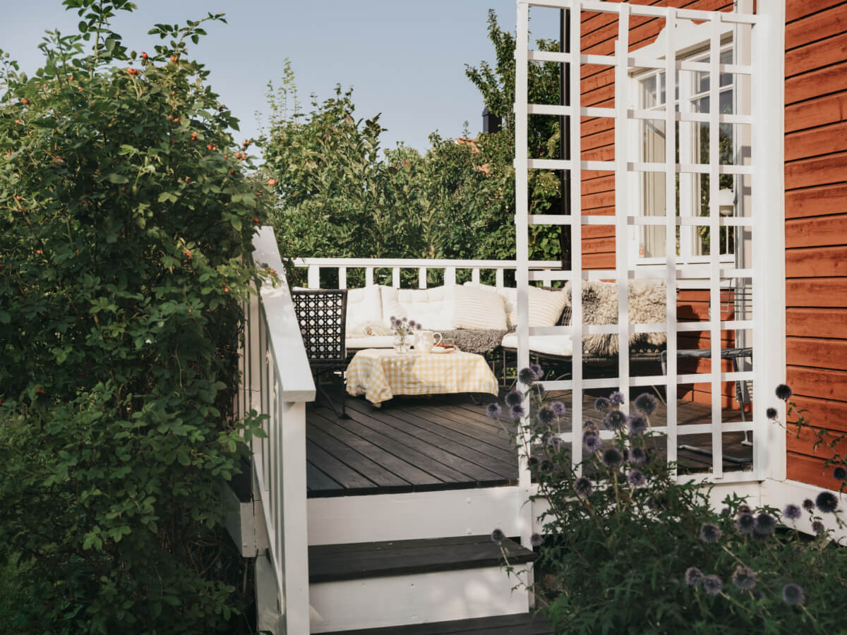 Light-Filled Rooms in a Charming 1907 Swedish Villa 36 terrace