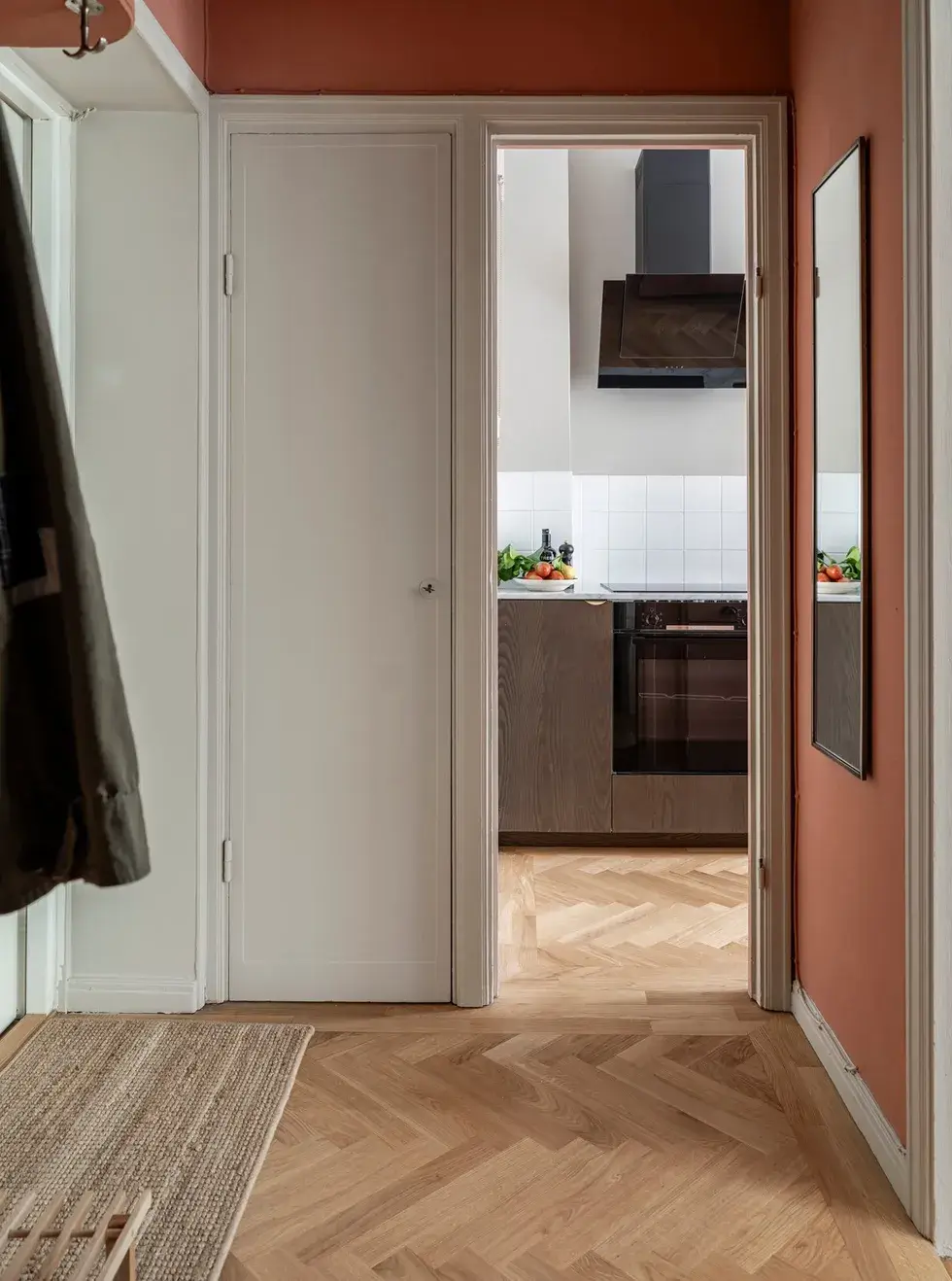 A Charming Small Apartment with a Cozy Bedroom Niche 14 terracotta pink hall herringbone floor