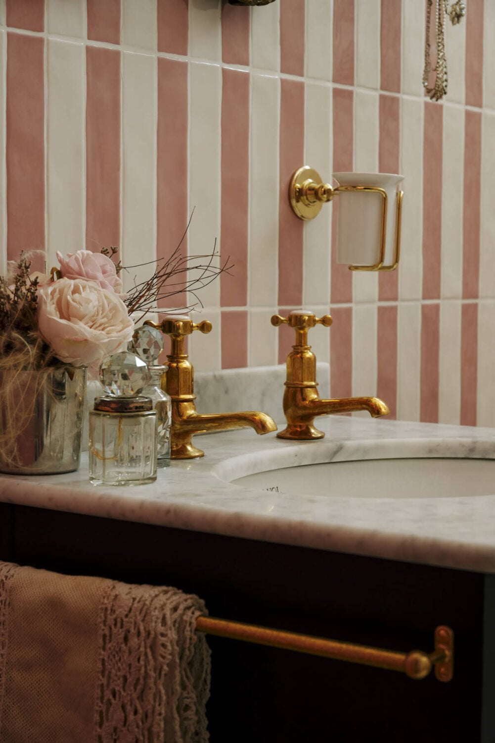 Pearl Lowe's New deVOL Kitchen and Bathroom in her Portobello Home 13 the-devol-victorian-washstand-pearl-lowe-portobello-house-nordroom