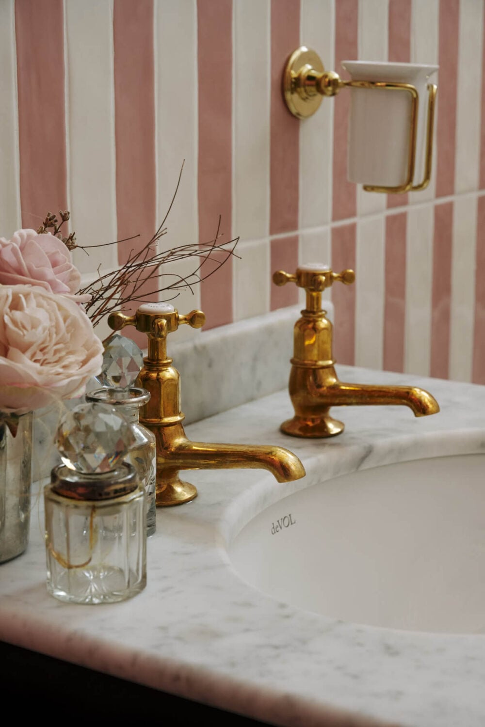 Pearl Lowe's New deVOL Kitchen and Bathroom in her Portobello Home 17 the devol victorian washstand pearl lowe portobello house nordroom1 Pearl Lowe's New deVOL Kitchen and Bathroom in her Portobello Home