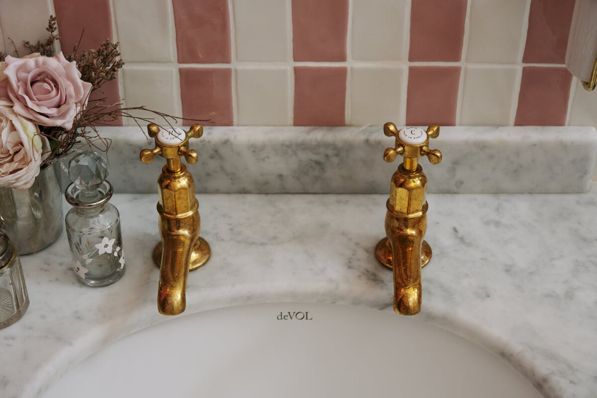 Pearl Lowe's New deVOL Kitchen and Bathroom in her Portobello Home 16 the-devol-victorian-washstand-pearl-lowe-portobello-house-nordroom2