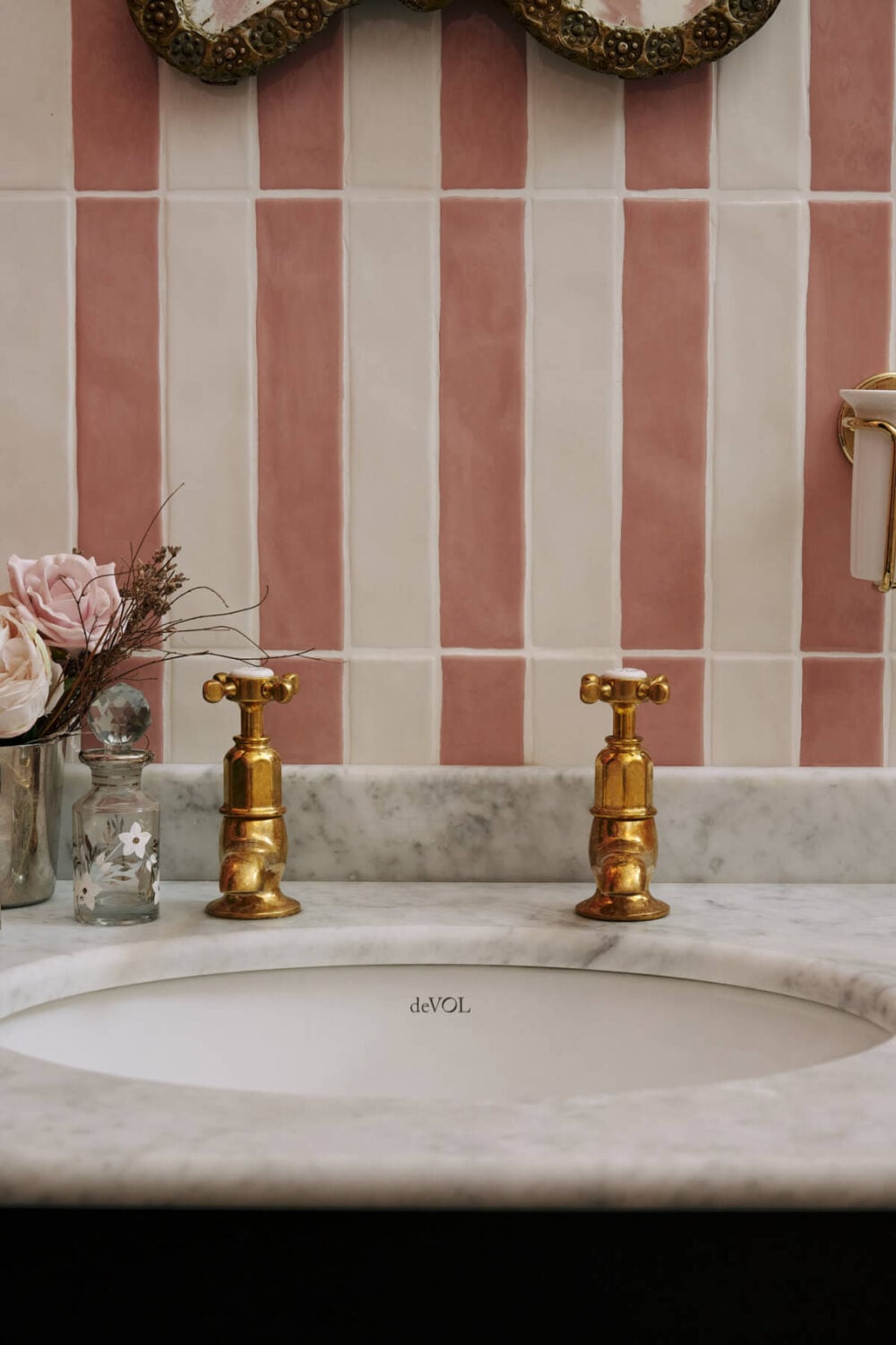 Pearl Lowe's New deVOL Kitchen and Bathroom in her Portobello Home 14 the-devol-victorian-washstand-pearl-lowe-portobello-house-nordroom3