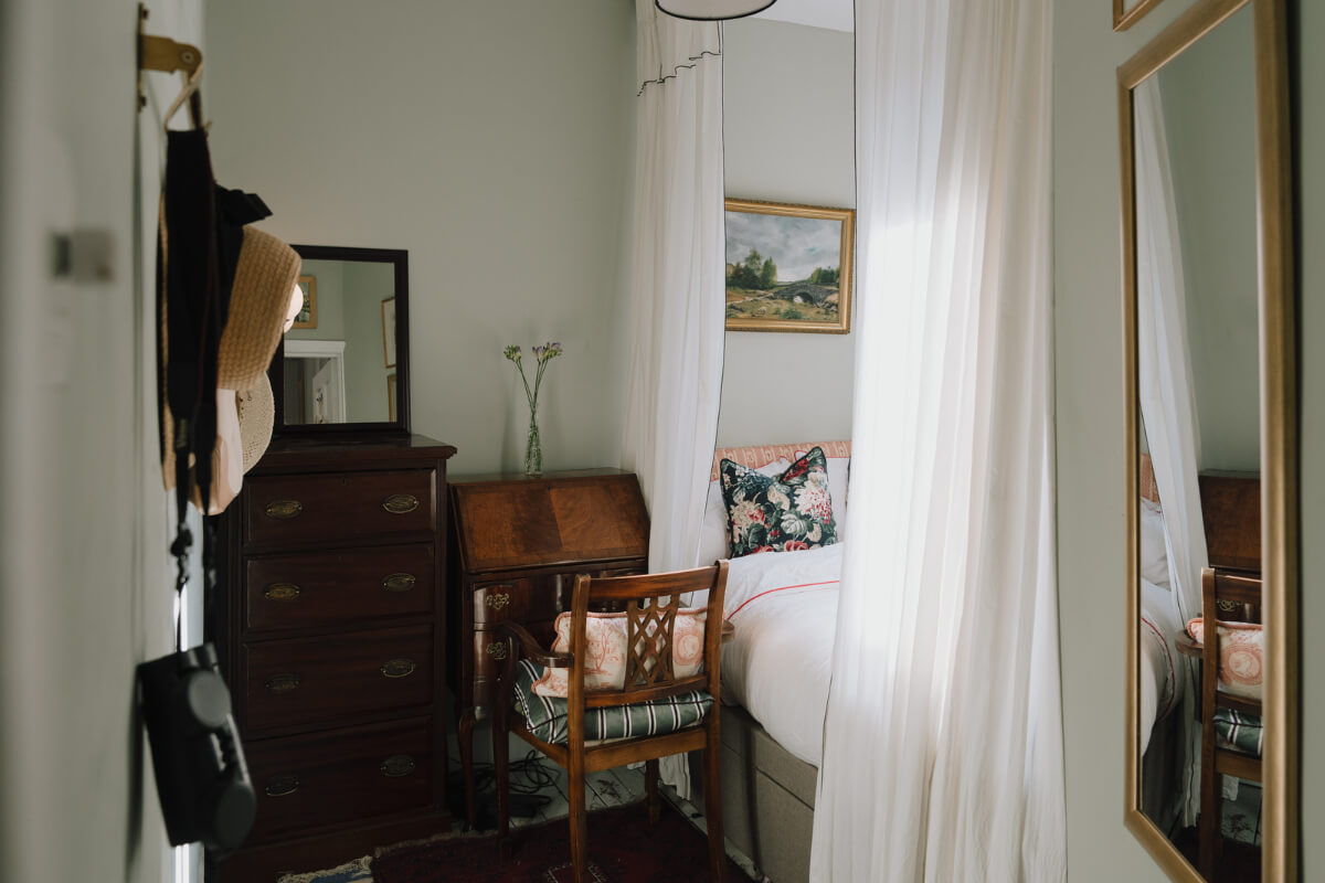 A Carefully Restored Edwardian Apartment with a Garden 15 tiny bedroom antique desk