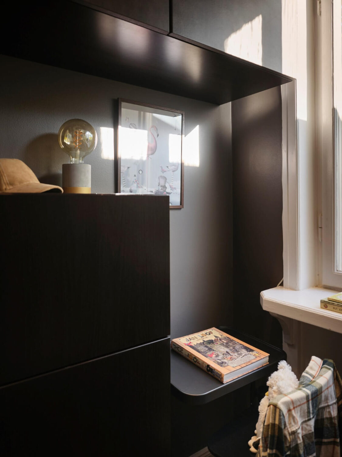 A Light-Filled 1920s Apartment with Two Spacious Balconies 17 tiny built-in desk