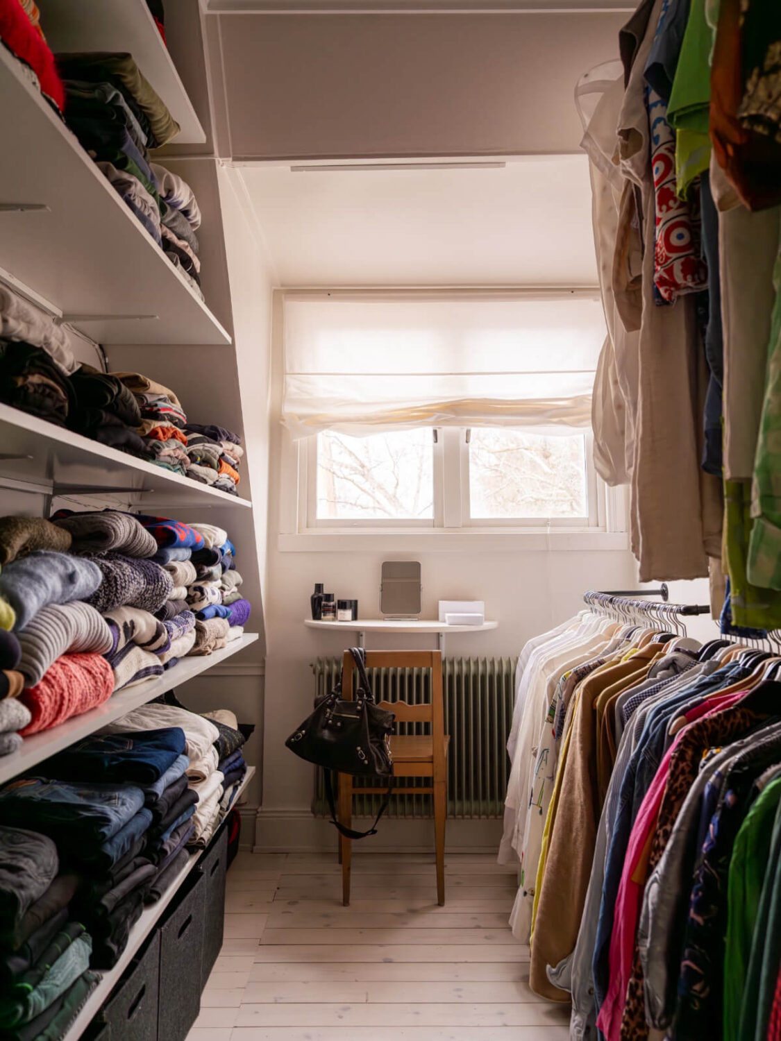 A Beautiful Renovated Family Home with a Charming Garden 28 walk-in closet