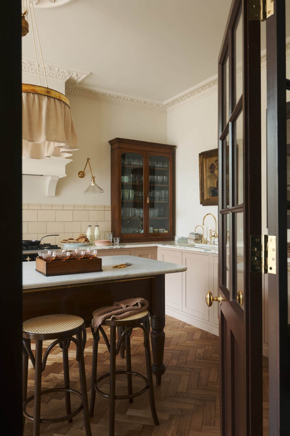 A Pink deVOL Shaker Kitchen with a Glazed Pantry in an Edwardian House 8 10.TheRealShakerKitchen-deVOL_LOW-RES