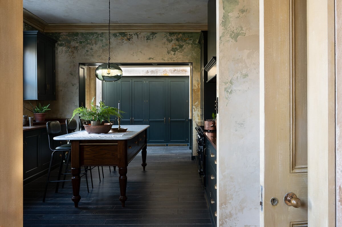 A Green Classic English deVOL Kitchen in a Restored Georgian House 11 12.TheClassicEnglishKitchen deVOL LOW RES A Green Classic English deVOL Kitchen in a Restored Georgian House
