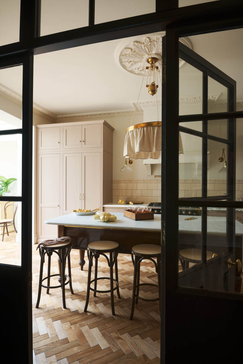 A Pink deVOL Shaker Kitchen with a Glazed Pantry in an Edwardian House 16 12.TheRealShakerKitchen-deVOL_LOW-RES