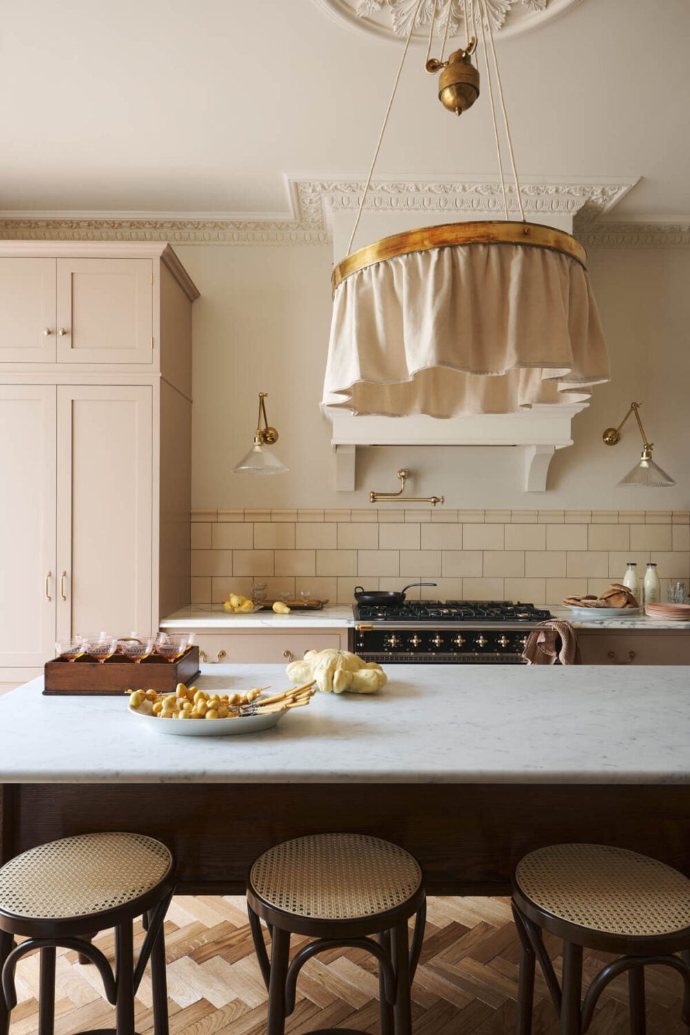 A Pink deVOL Shaker Kitchen with a Glazed Pantry in an Edwardian House 7 2.TheRealShakerKitchen-deVOL_LOW-RES