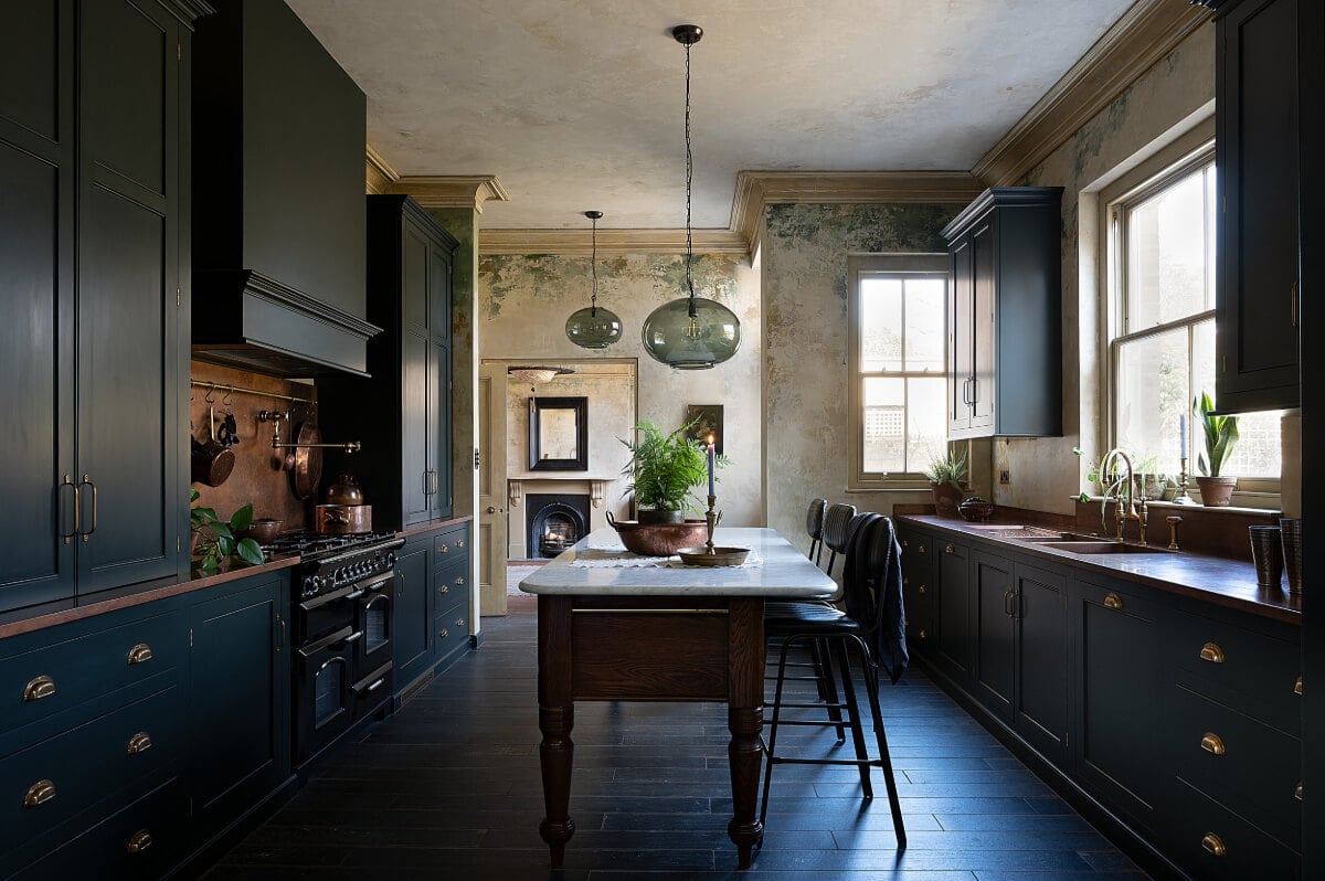 Best of 2025: Kitchens 46 3.TheClassicEnglishKitchen-deVOL_LOW-RES