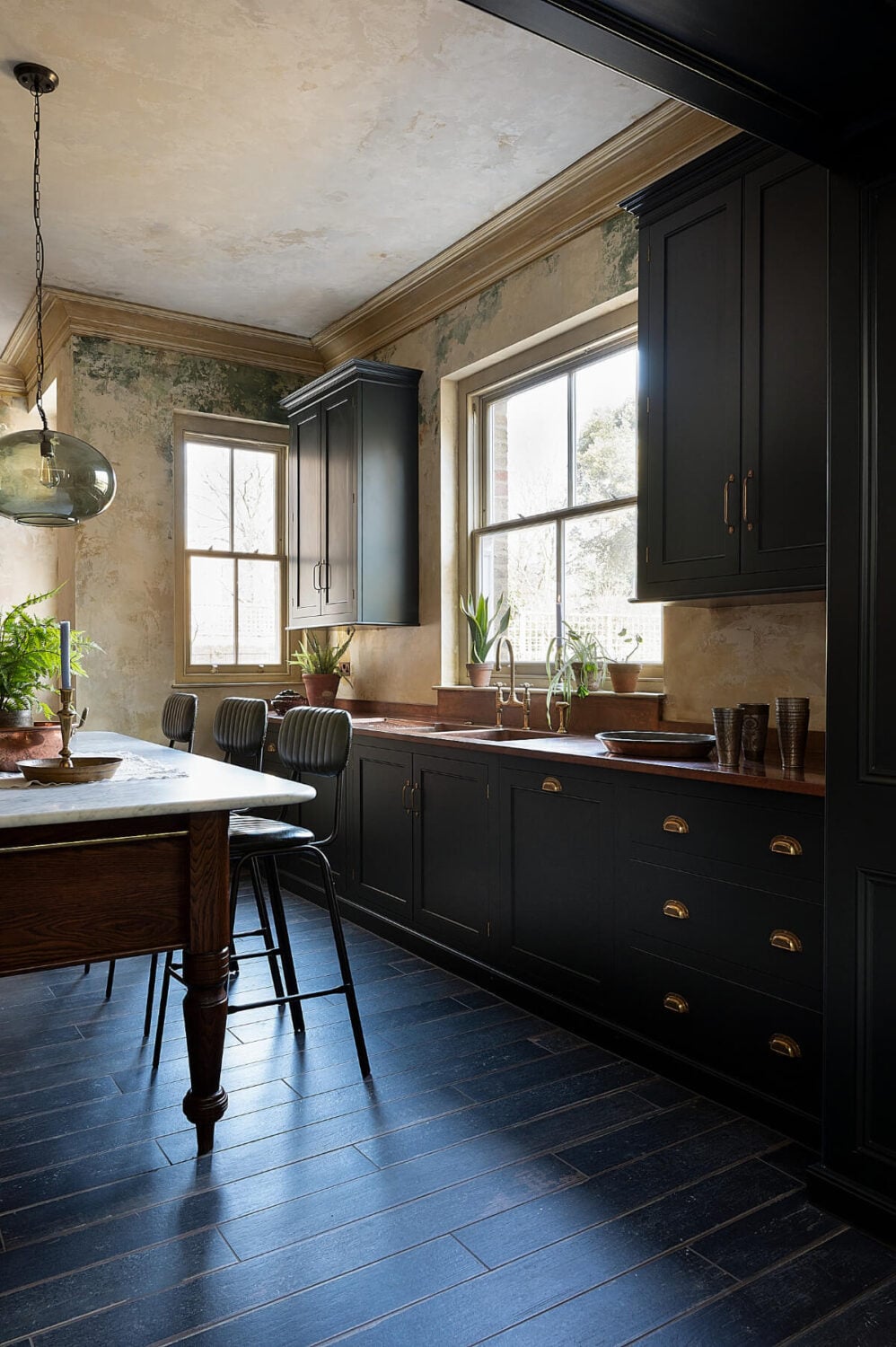 A Green Classic English deVOL Kitchen in a Restored Georgian House 4 4.TheClassicEnglishKitchen deVOL LOW RES A Green Classic English deVOL Kitchen in a Restored Georgian House
